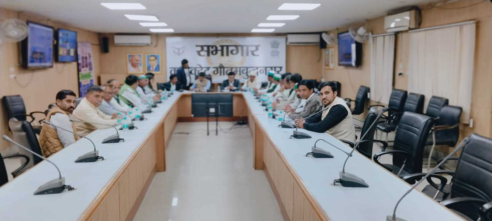 ग्रेटर नोएडा : संयुक्त किसान मोर्चा की डीएम के साथ बैठक, 26 जनवरी को निकालेंगे ट्रैक्टर तिरंगा यात्रा